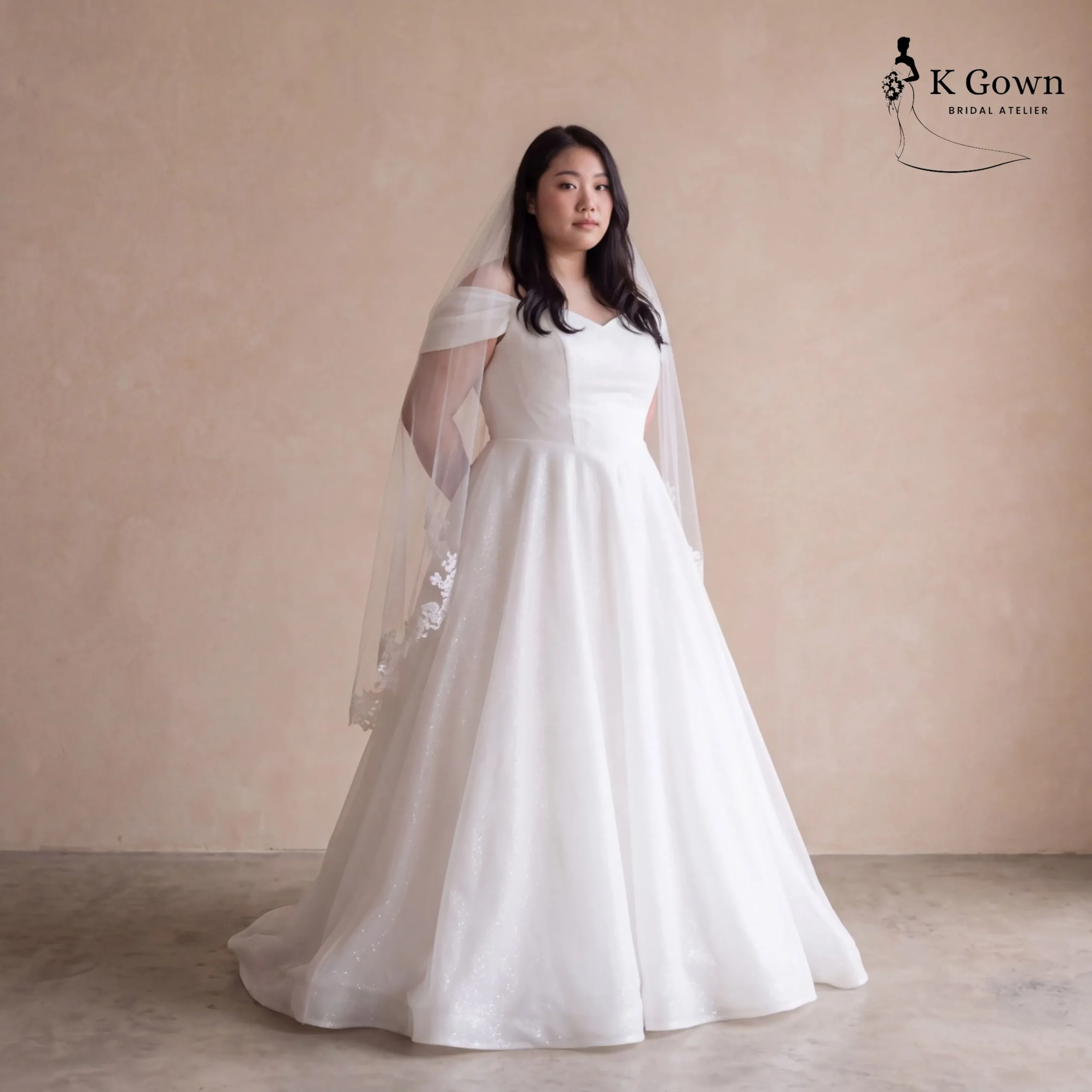 [UK12-UK22] K GOWN_BRIDAL _SINGAPORE SIGNATURE WEDDING GOWN COLLECTION_BASQUE WAIST LACE A-LINE WEDDING GOWN WITH OFF THE SHOULDER SLEEVE_FRONT