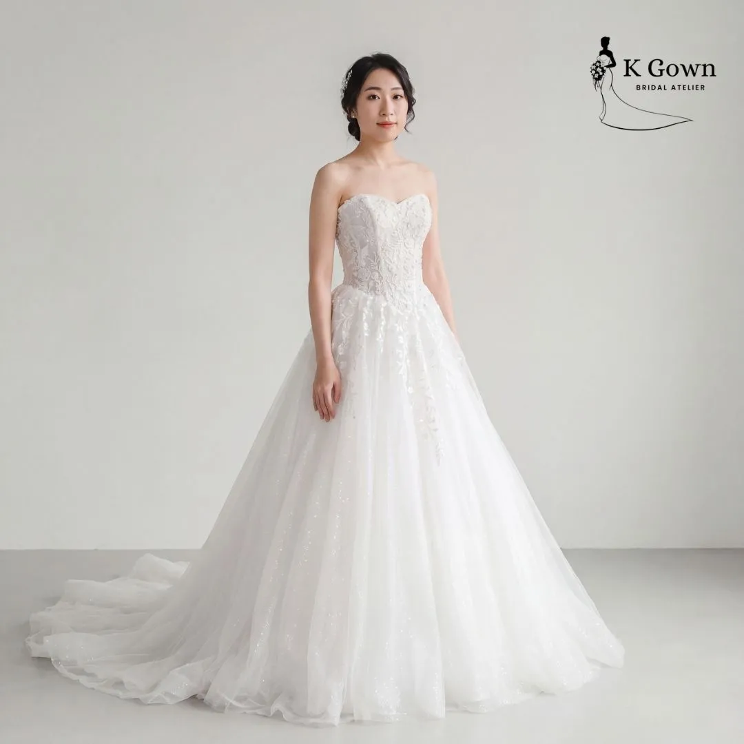 [UK4-10] K GOWN_BRIDAL _SINGAPORE SIGNATURE WEDDING GOWN COLLECTION - MODERN LIGHT WEIGHT BALL GOWN WITH LACE AND SHIMMER SKIRT