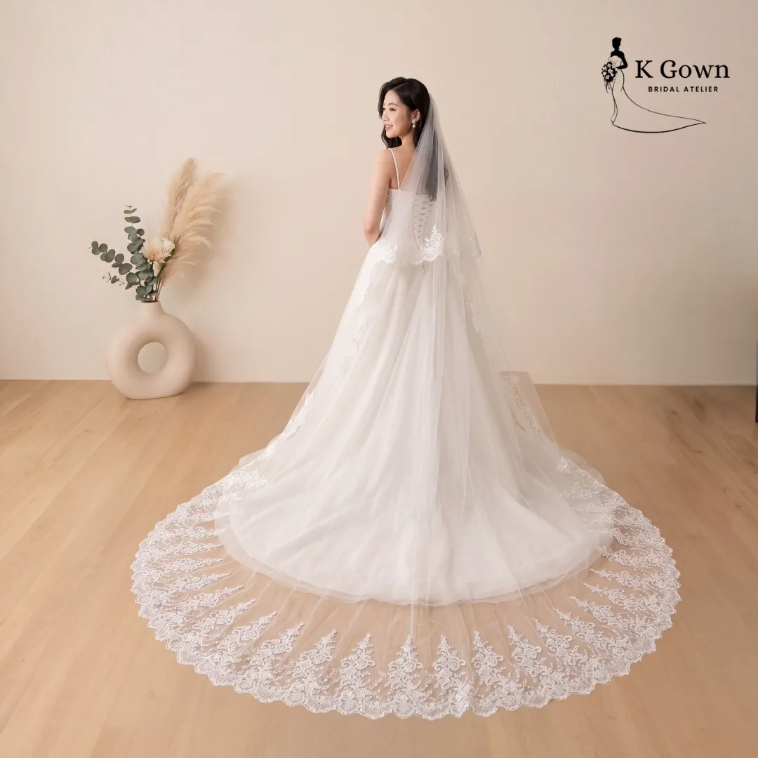 WEDDING DRESS SHOPPING TIMELINE: WHEN SHOULD YOU START LOOKING? 3 SINGAPORE BRIDAL GOWN KGOWN LACE ALINE CATHEDRAL TRAIN BRIDAL VEIL SINGAPORE - SINGAPORE WEDDING GOWN RENTAL - K GOWN