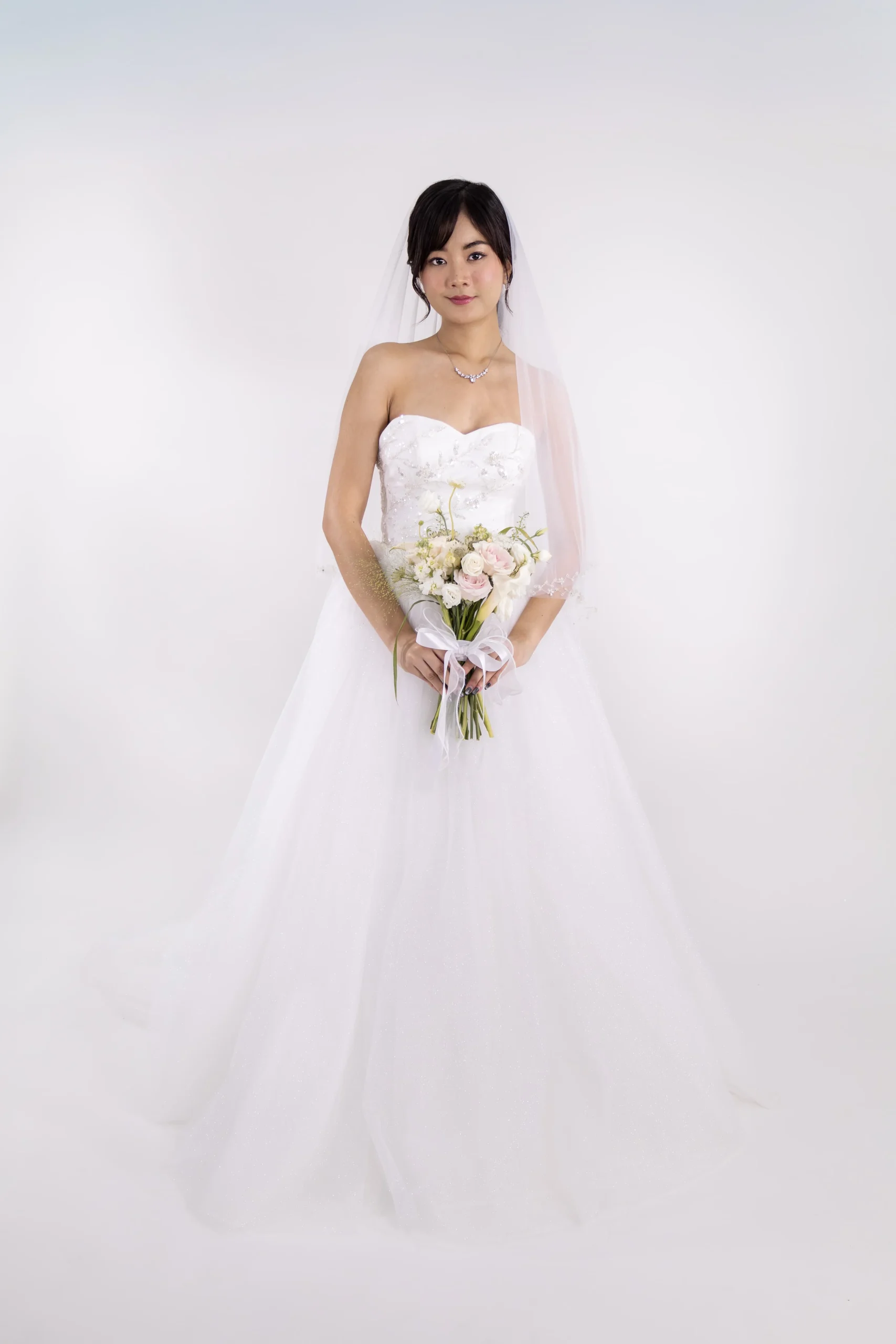 ROMANTIC BEADED LACE AND TULLE BALL GOWN WEDDING DRESS 8 SINGAPORE BRIDAL GOWN K GOWN_ SWEETHEART BALL GOWN WEDDING DRESS SINGAPORE WITH BEADED LACE_FULL FRONT VIEW WITH VEIL