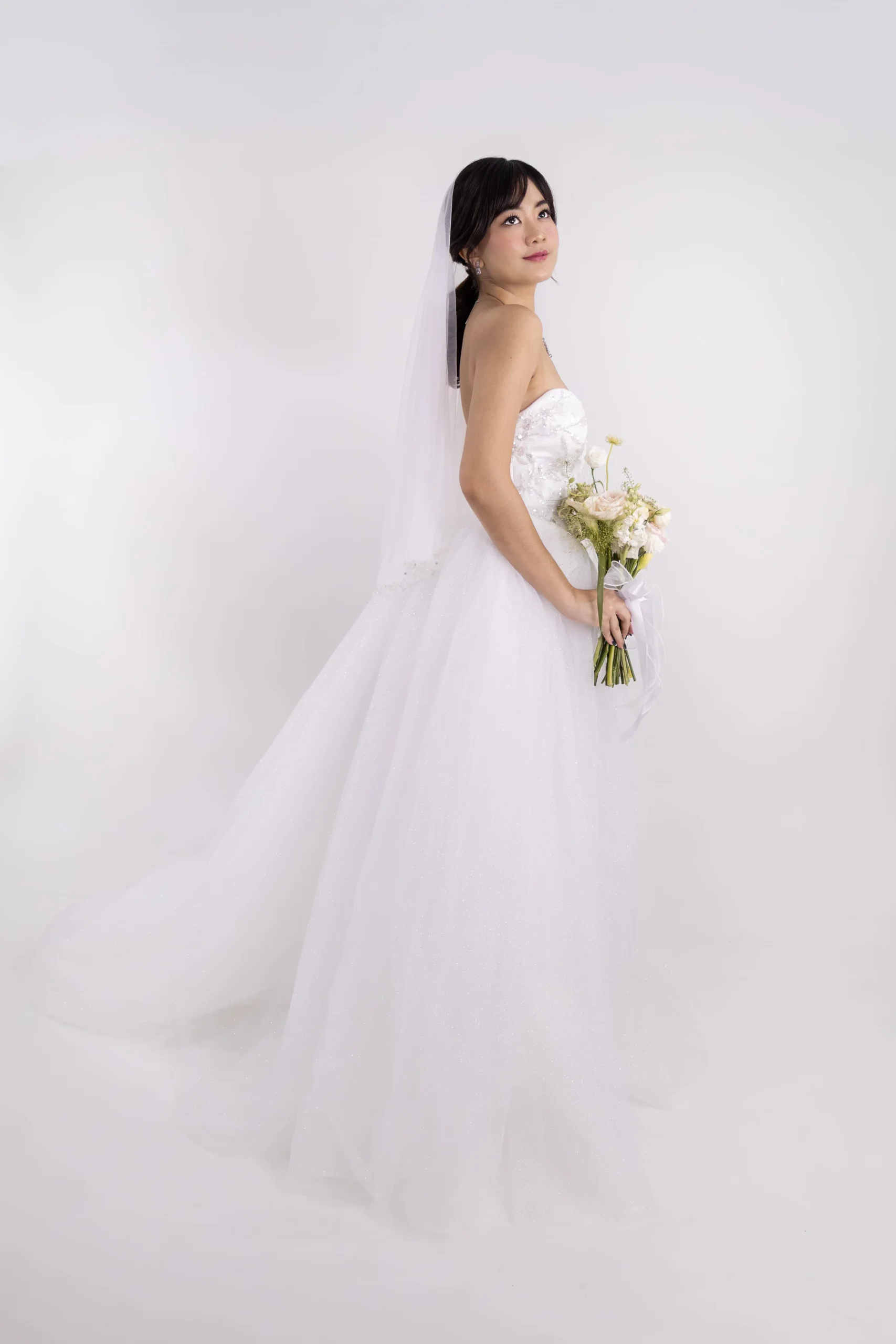 ROMANTIC BEADED LACE AND TULLE BALL GOWN WEDDING DRESS 9 SINGAPORE BRIDAL GOWN K GOWN_ SWEETHEART BALL GOWN WEDDING DRESS SINGAPORE WITH BEADED LACE_FULL SIDE VIEW WITH VEIL