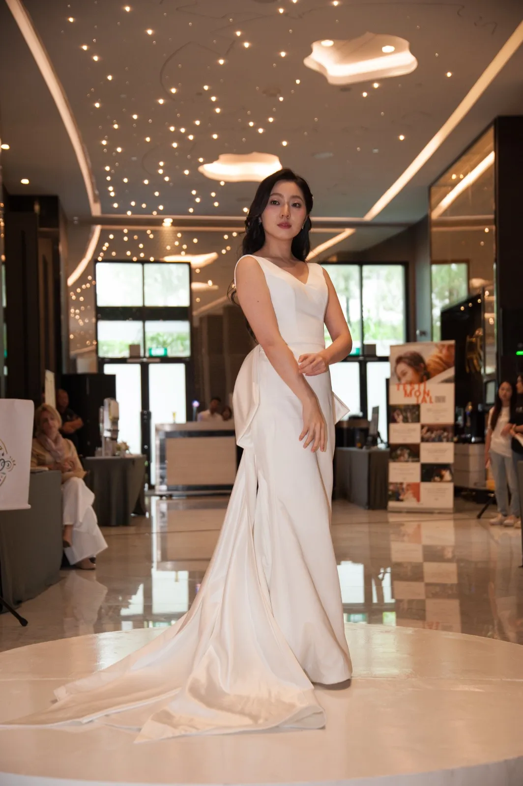 K GOWN_SLEEK MODERN V-NECK BRIDAL GOWN SINGAPORE WITH BOW DETAIL FOR MINIMALIST RESTAURANT WEDDING AT NOVOTEL SINGAPORE ON STEVENS
