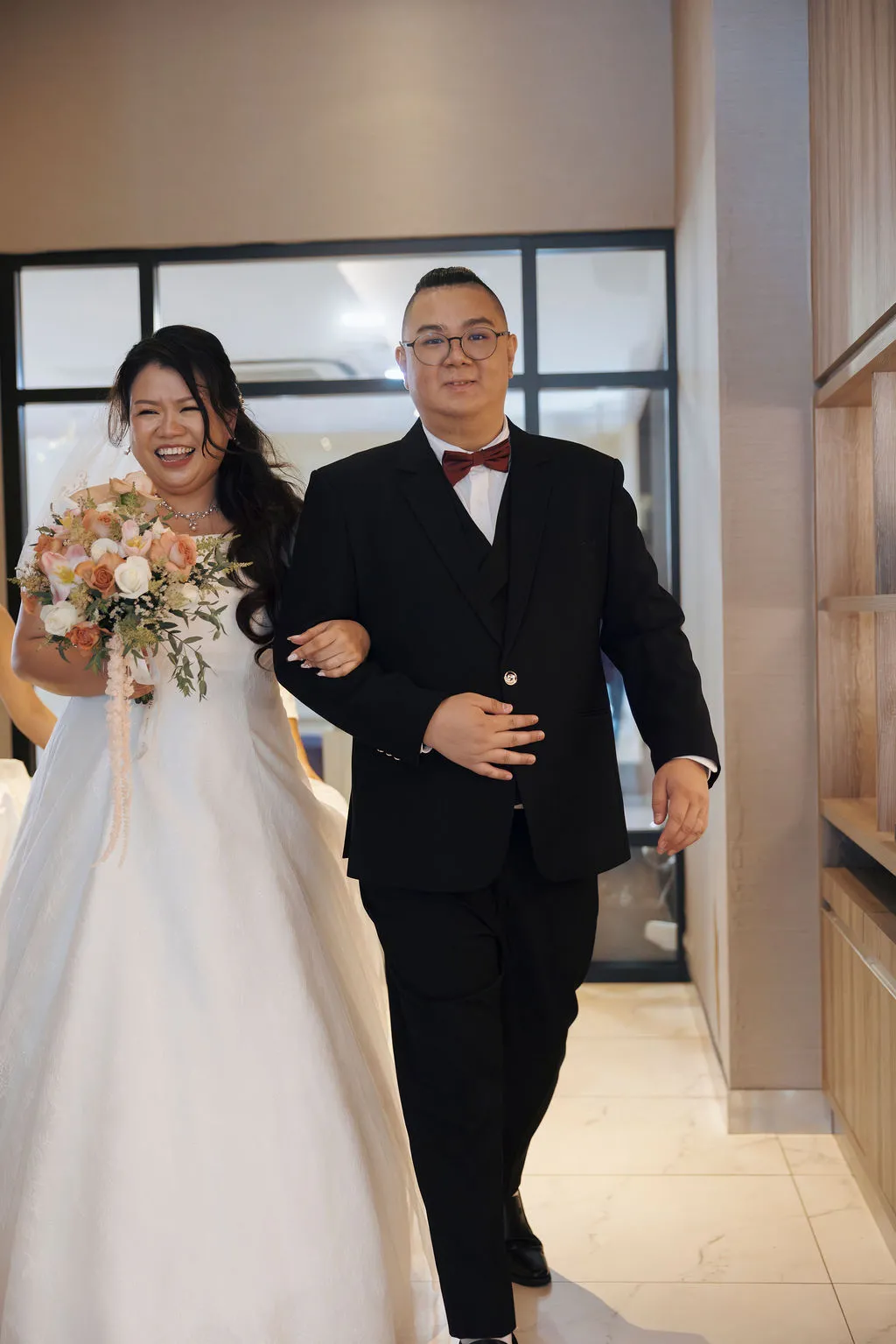7 REAL SINGAPORE BRIDES REVIEW THEIR EXPERIENCE AT K GOWN BRIDAL STUDIO 29 SINGAPORE BRIDAL GOWN PLUS SIZE BRIDE AND GROOM SMILING ON THEIR ACTUAL WEDDING DAY, BRIDE WEARING A K GOWN WEDDING DRESS