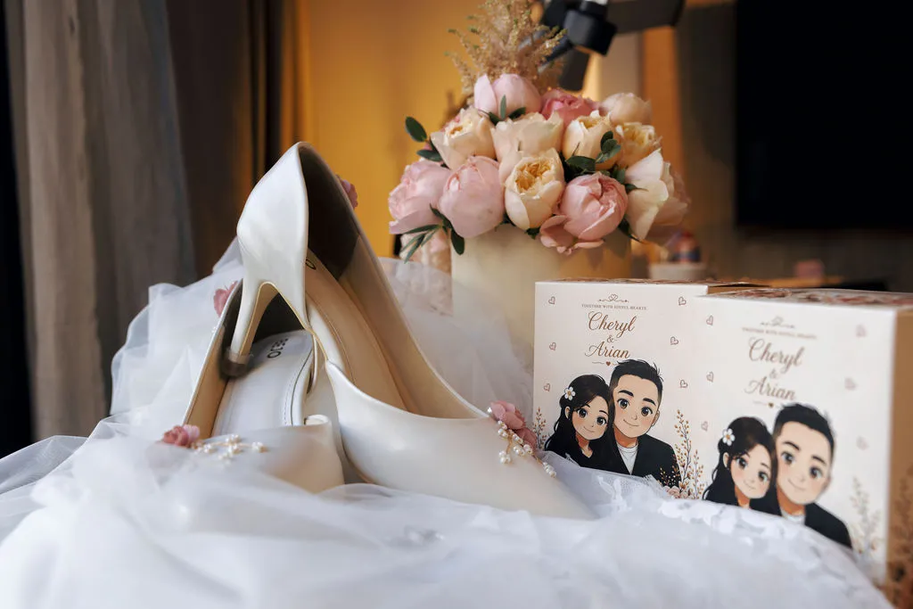 7 REAL SINGAPORE BRIDES REVIEW THEIR EXPERIENCE AT K GOWN BRIDAL STUDIO 28 SINGAPORE BRIDAL GOWN BRIDAL SHOES, PEONY BOUQUET AND WEDDING FAVOUR BOX FOR CHERYL AND ARIAN'S WEDDING