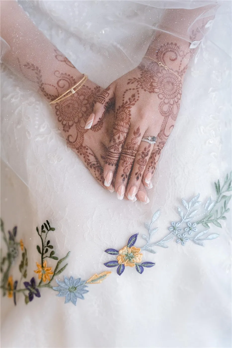 7 REAL SINGAPORE BRIDES REVIEW THEIR EXPERIENCE AT K GOWN BRIDAL STUDIO 21 SINGAPORE BRIDAL GOWN CLOSE-UP OF FLORAL LACE EMBROIDERY DETAIL ON MICHELLE'S K GOWN WEDDING DRESS VEIL
